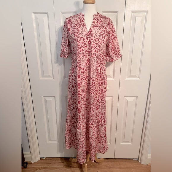 Dresses & Skirts - NWT Paisley Maxi dress Size S/M